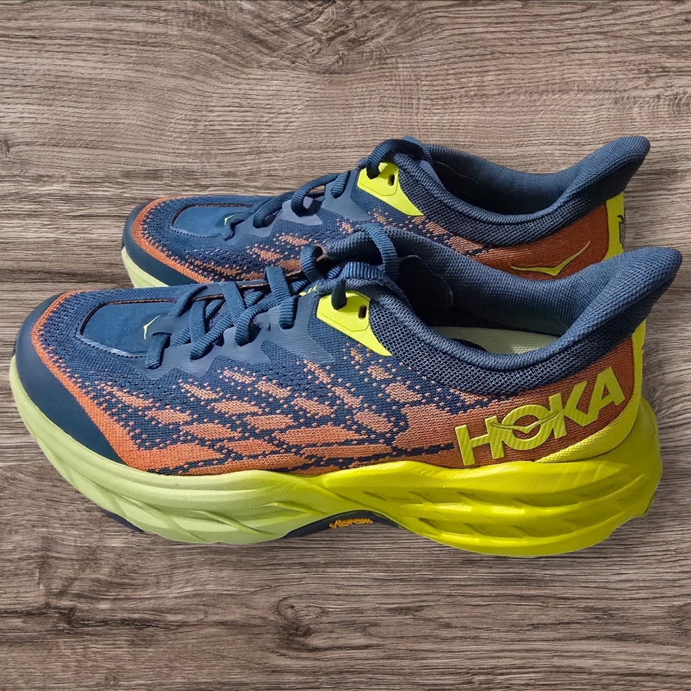 Hoka One One Speedgoat 5 Wide Blue Coral Green AW22 Shoe. New NOT original box.